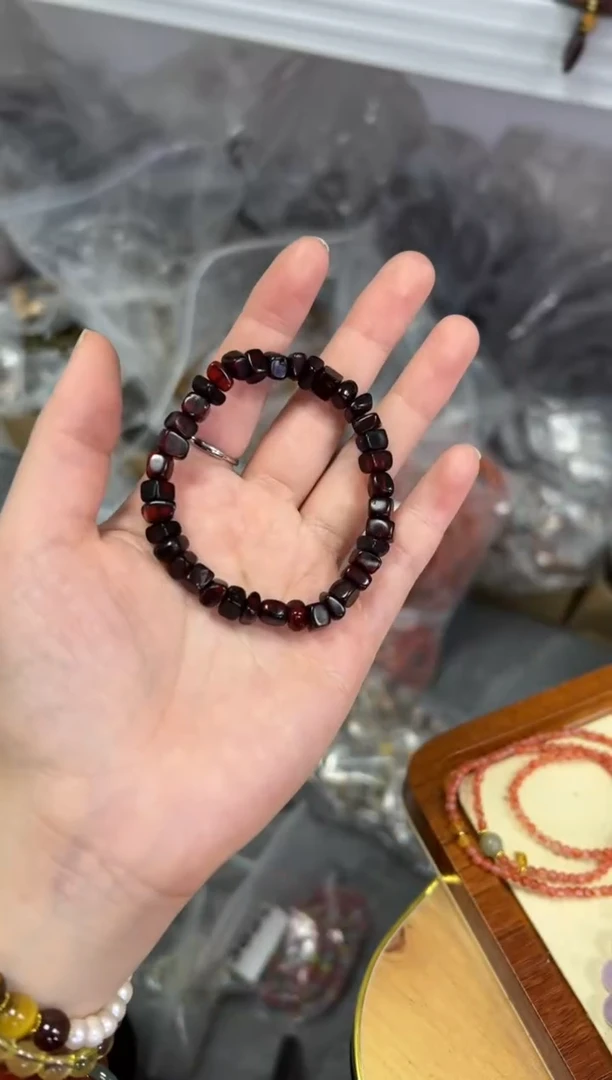 【闪购商品】血珀手链未镶嵌血翳琥珀珀随行方块手链[0005]