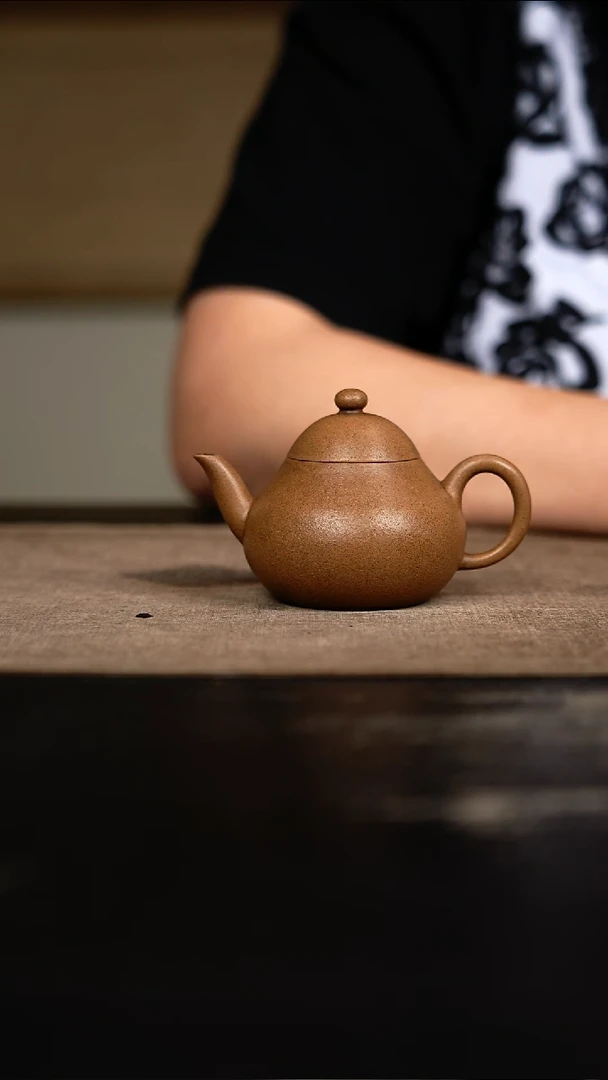 茶壶紫砂紫砂壶 老段泥 梨形  95cc