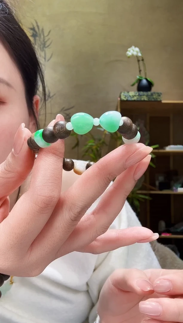 颈饰未镶嵌翡翠手牌