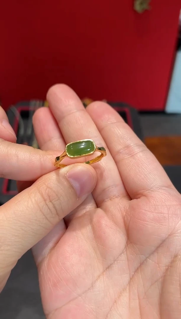 和田玉未镶嵌颈饰戒指