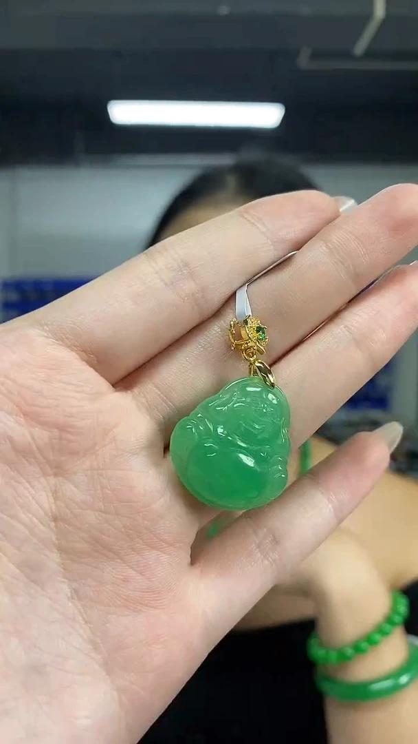 颈饰未镶嵌翡翠多样性发其一颜色微差