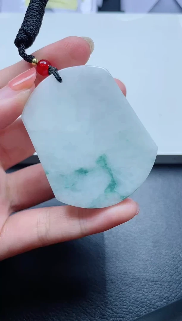 翡翠未镶嵌颈饰