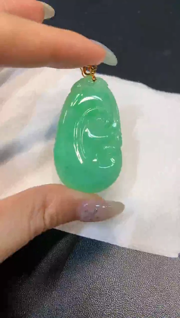 颈饰18K金镶嵌翡翠如意