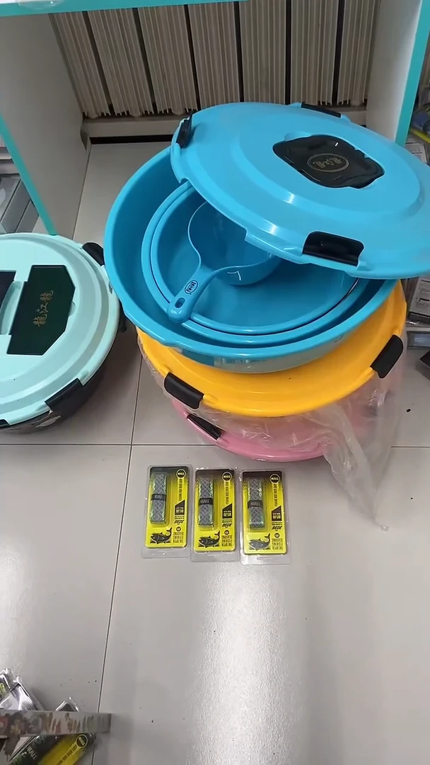 龙江龙开饵盆    大盆+2个小盆  +勺子 盖子  颜色随机