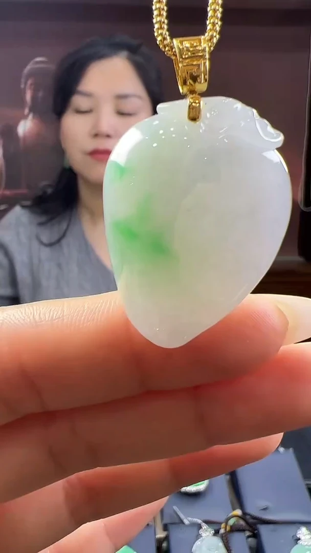 18K金镶嵌挂件翡翠桃子 不含链