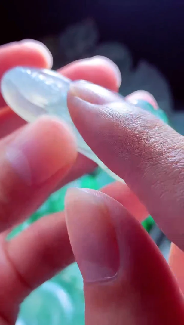 未镶嵌定制翡翠胡**?翡翠毛货定制