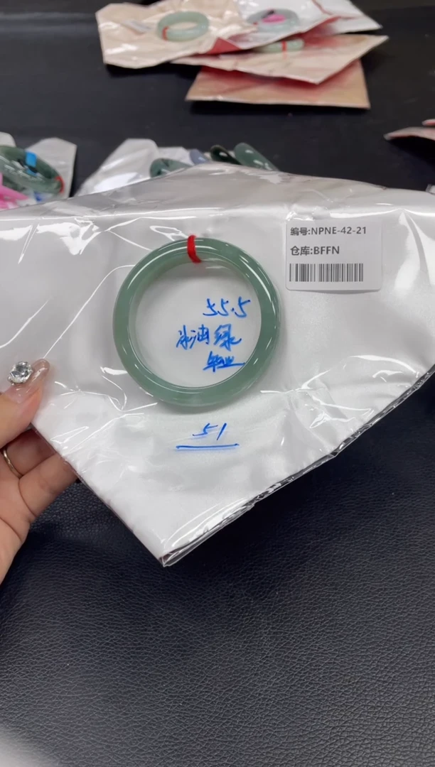 未镶嵌手镯翡翠翡翠手镯