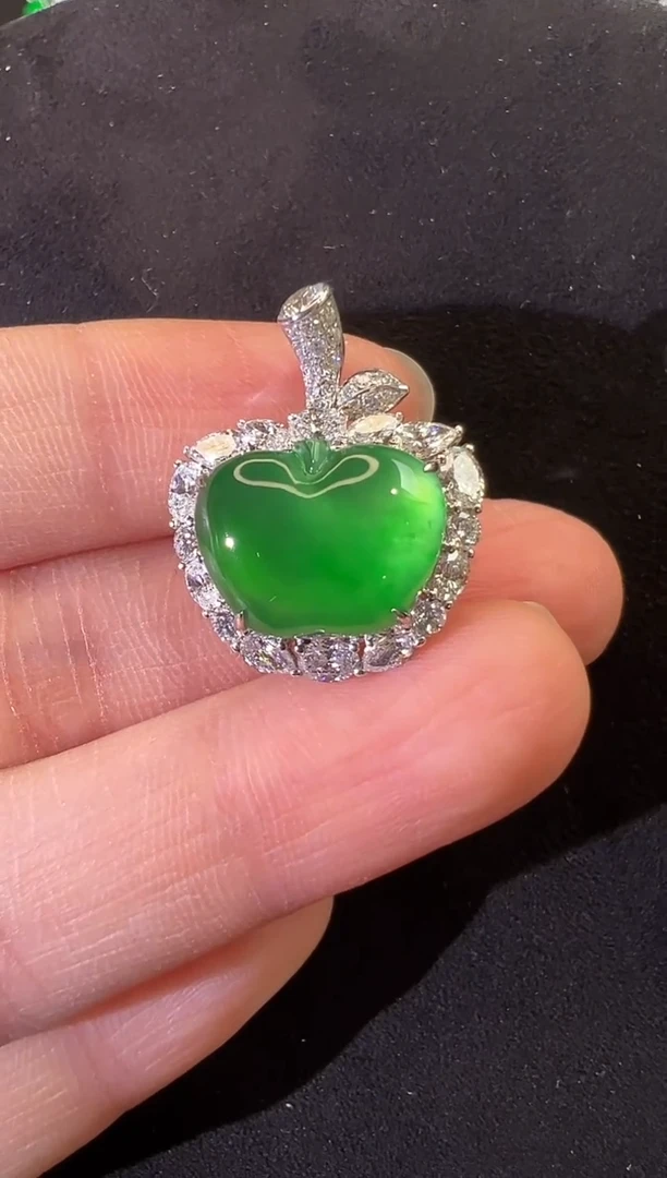 吊坠(不含链)18K金镶嵌翡翠玻璃种木那苹果吊坠