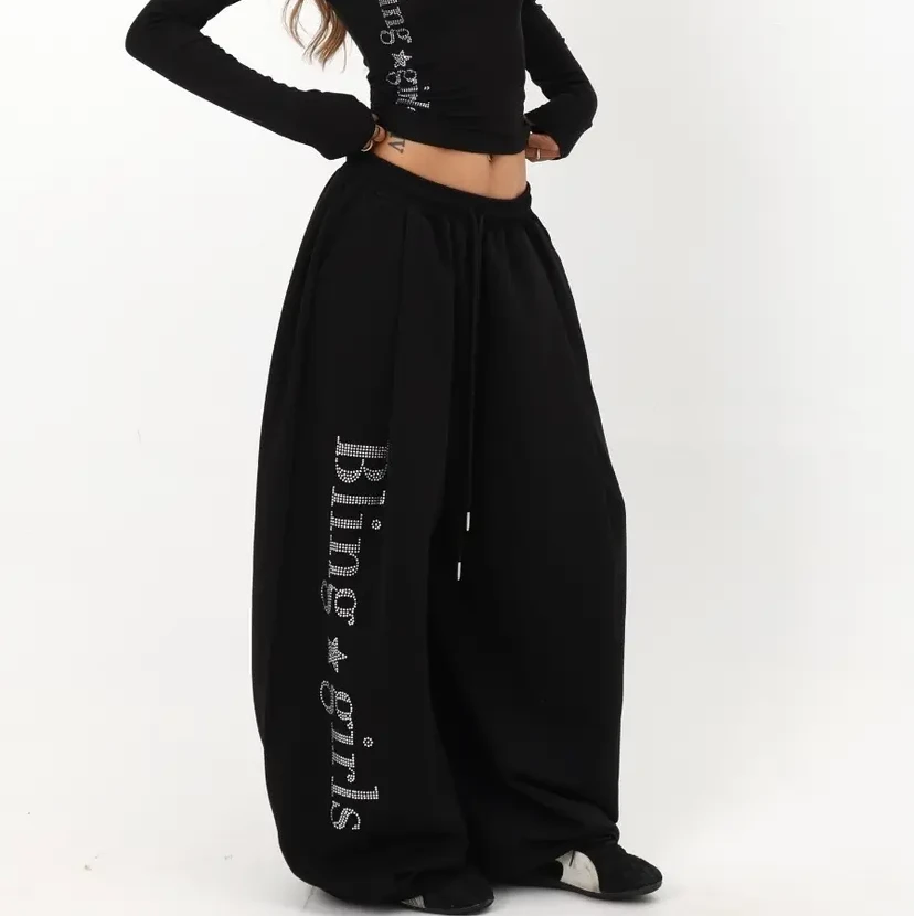 原创松弛感烫钻阔腿宽松卫裤女美式运动百搭嘻哈风潮流休闲拖地裤