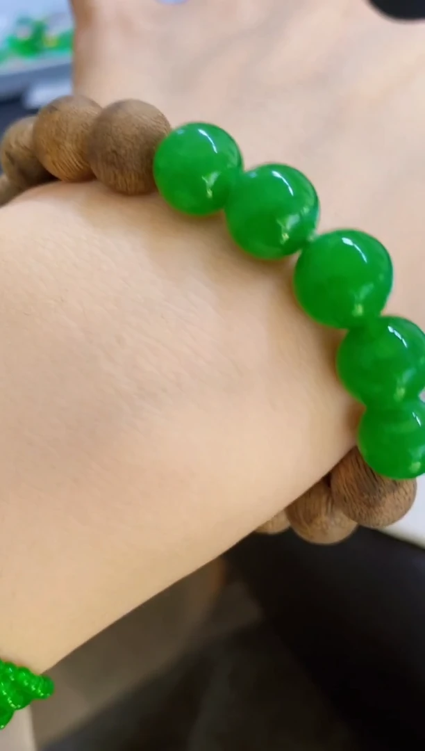 颈饰未镶嵌翡翠手串