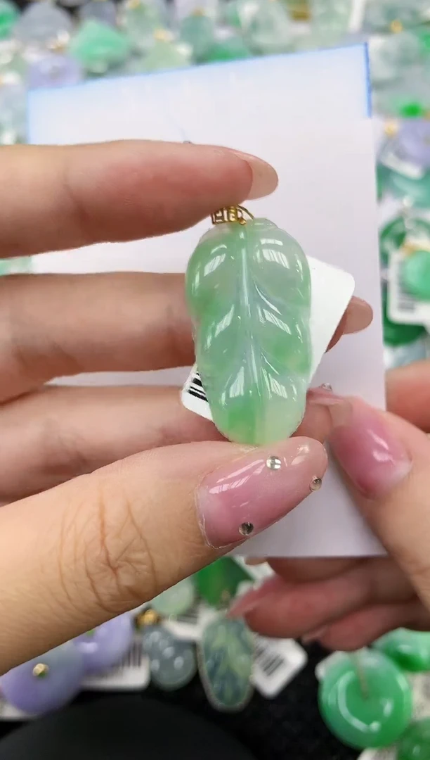 翡翠18K金镶嵌颈饰11111111111