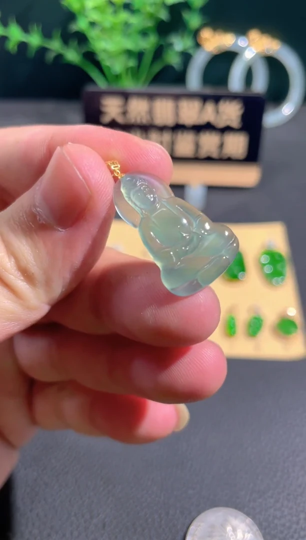 翡翠18K金镶嵌颈饰翡翠