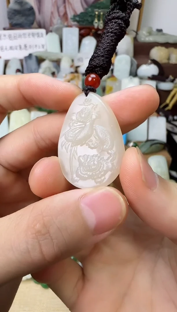 和田玉未镶嵌颈饰吊坠