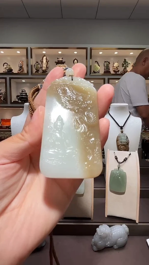 和田玉未镶嵌车挂苏