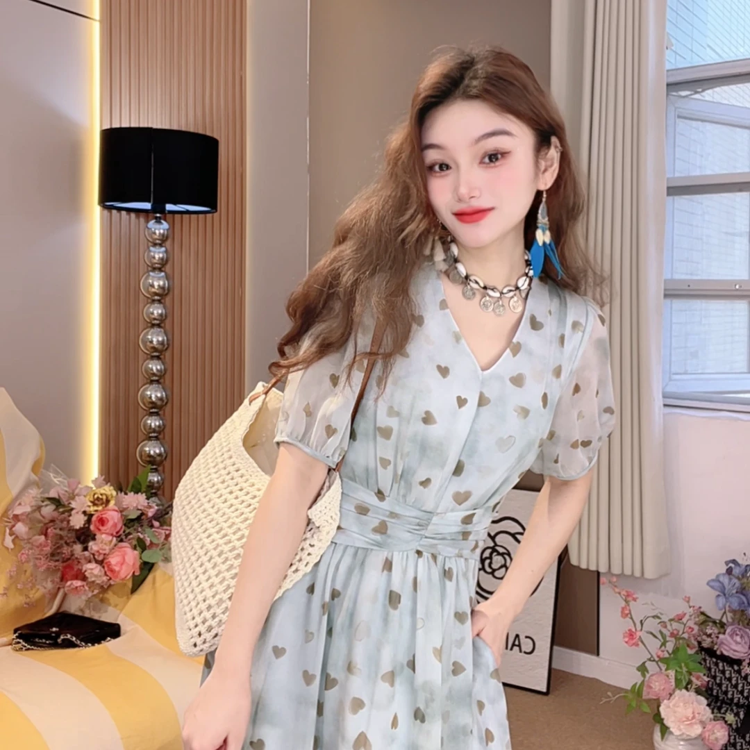 2025夏爱心设计感小清新领显白气质高腰显瘦静奢风洋气女连衣裙