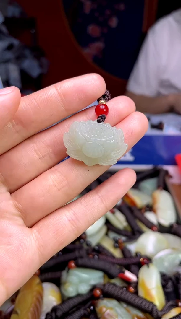 和田玉未镶嵌颈饰1