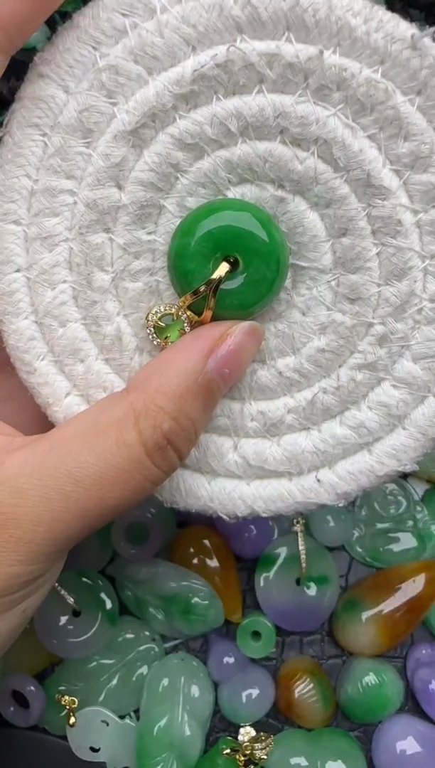 颈饰未镶嵌翡翠缅甸翡翠吊坠
