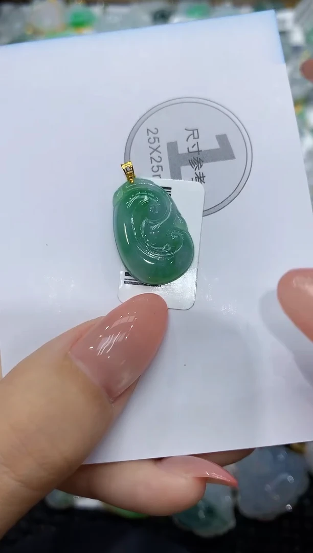 颈饰18K金镶嵌翡翠111111111111