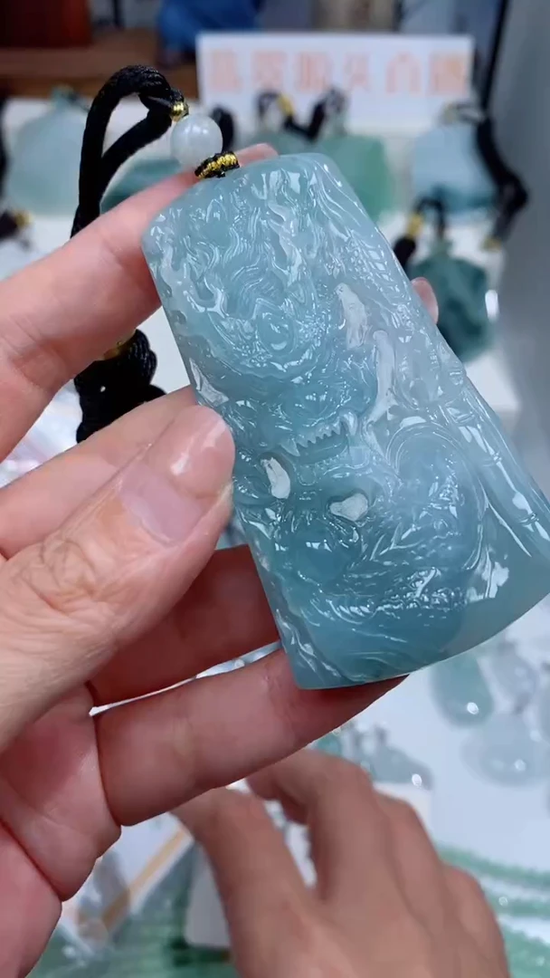 颈饰未镶嵌翡翠吊坠