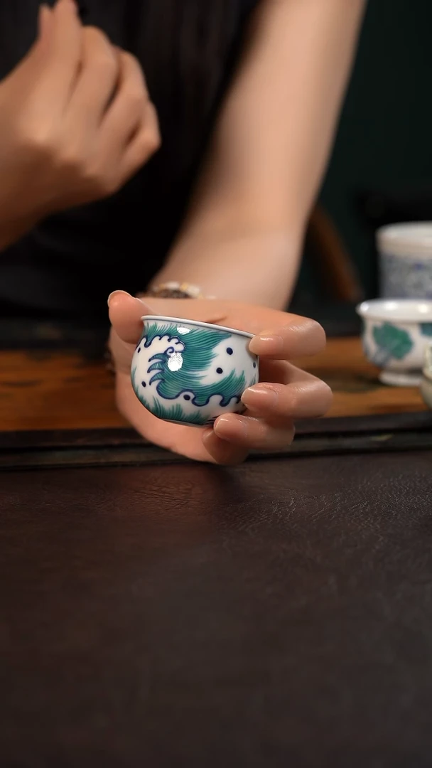 云霞珍藏斗彩海浪钱袋杯