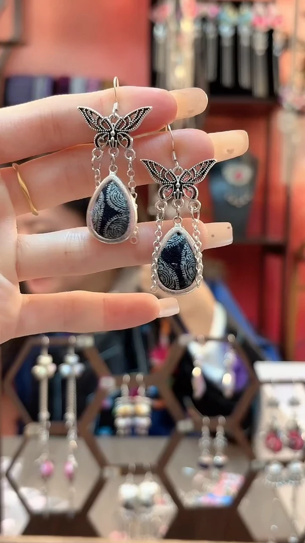 织绣云织谣民族风精美饰品   280