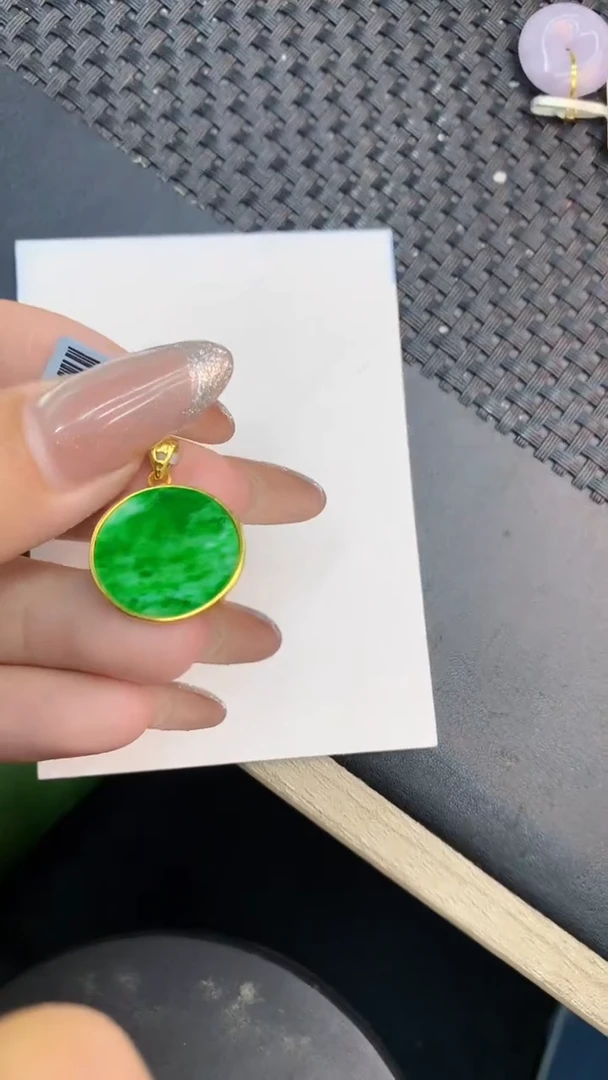 颈饰未镶嵌翡翠1