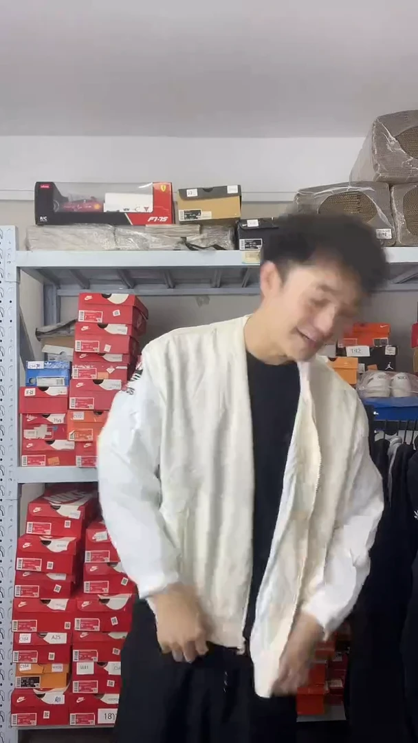 大牌潮服清仓中，编号FRI W152 ,  尺码175