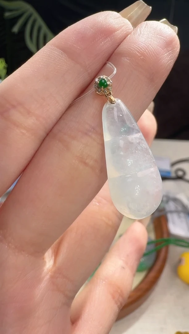 【闪购商品】翡翠颈饰18K金镶嵌吊坠