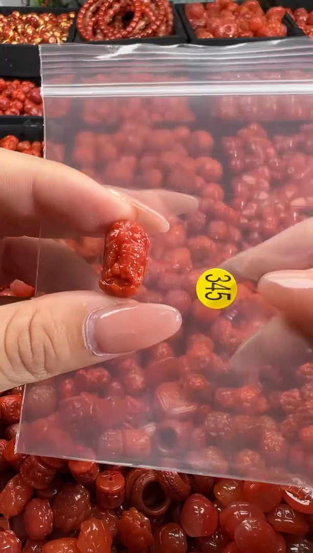 南红玛瑙未镶嵌颈饰1