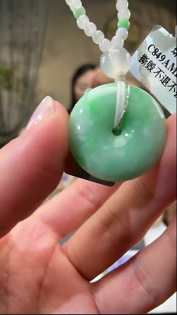颈饰未镶嵌翡翠平安扣