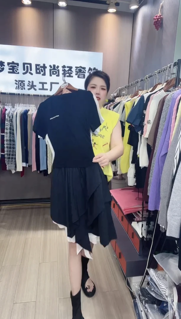 君*黑色连衣裙9999999999999