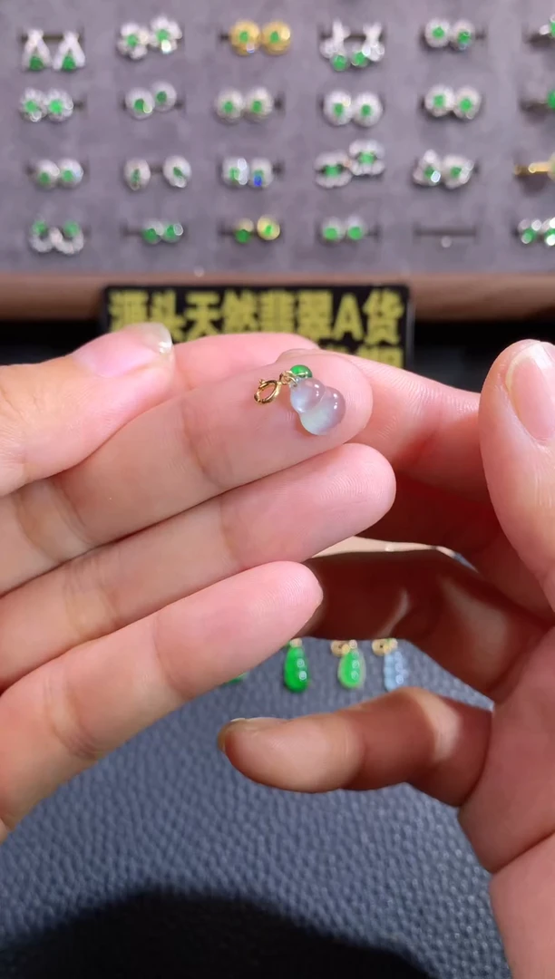 颈饰18K金镶嵌翡翠天然翡翠A货，福利价