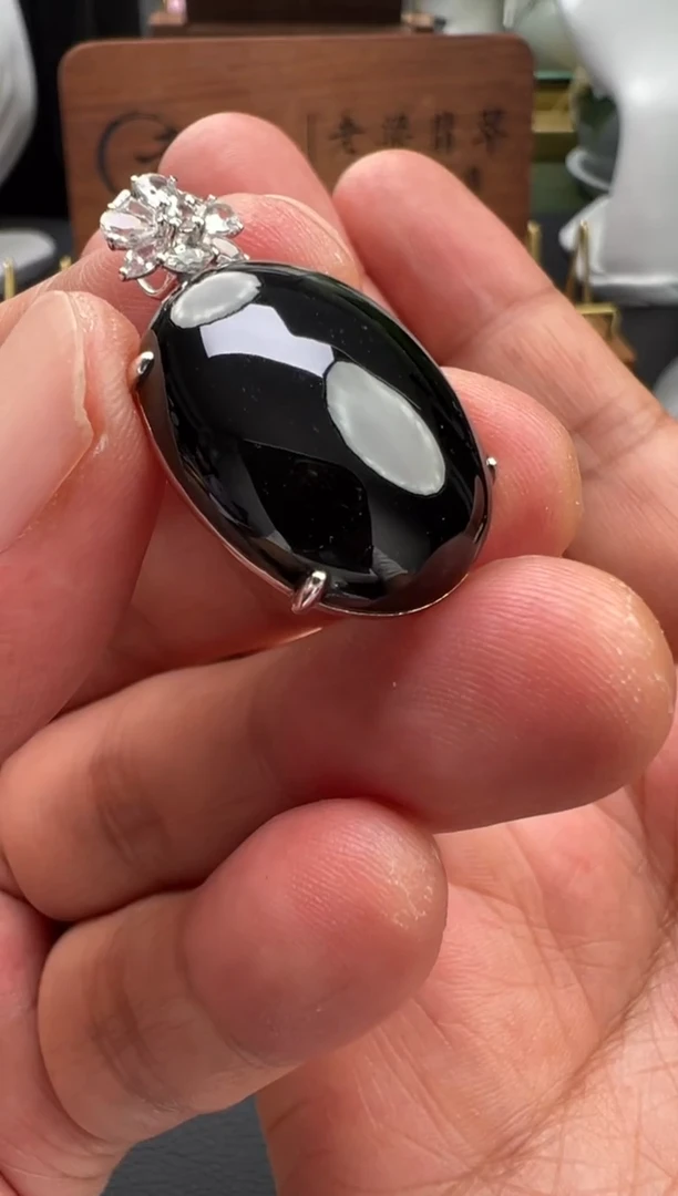 颈饰18K金镶嵌翡翠翡翠颈饰