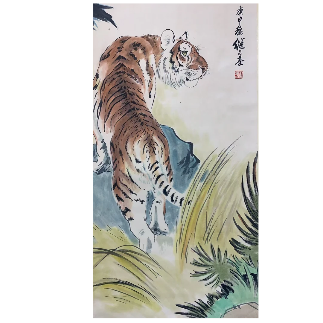 刘继卣款 虎立轴 100 50 4.5平尺