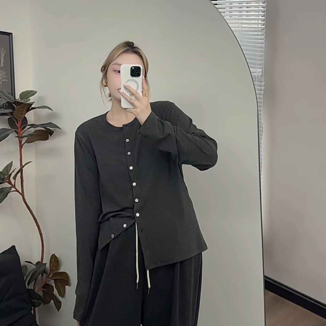 【瘦瘦】大码显瘦慵懒风长袖纽扣上衣女圆领显瘦正肩开衫S0873