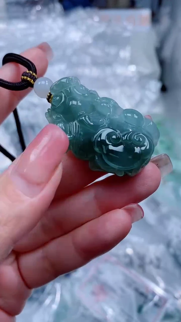 翡翠未镶嵌颈饰吊坠