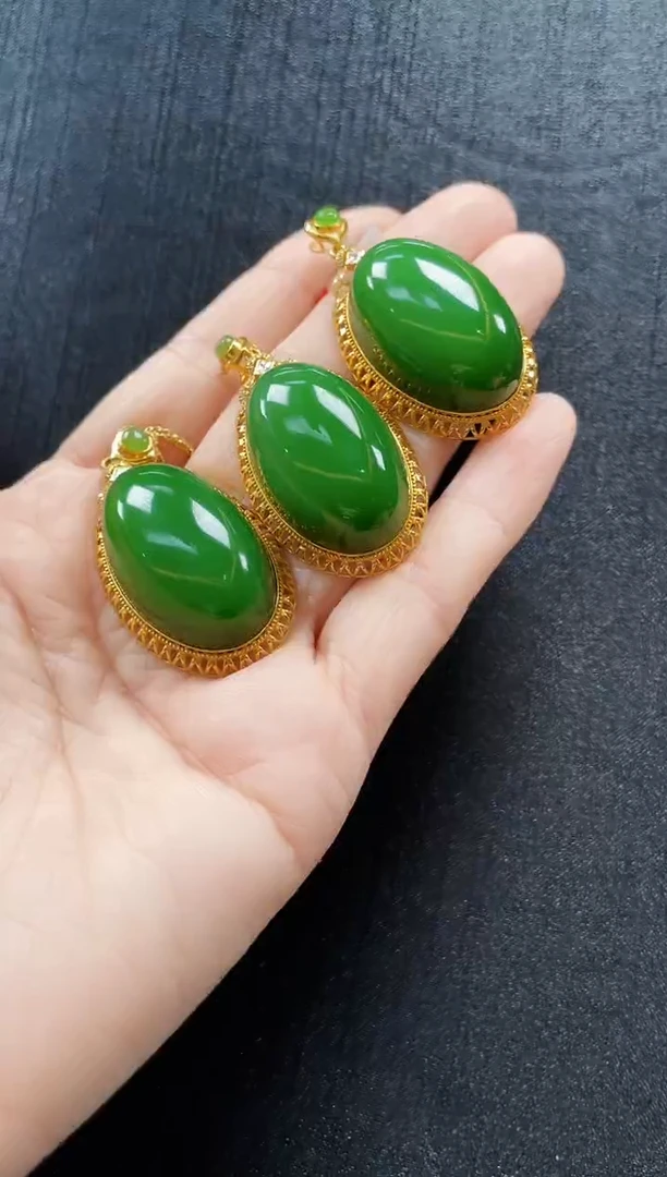 吊坠(赠链)18K金镶嵌和田玉多样性发一