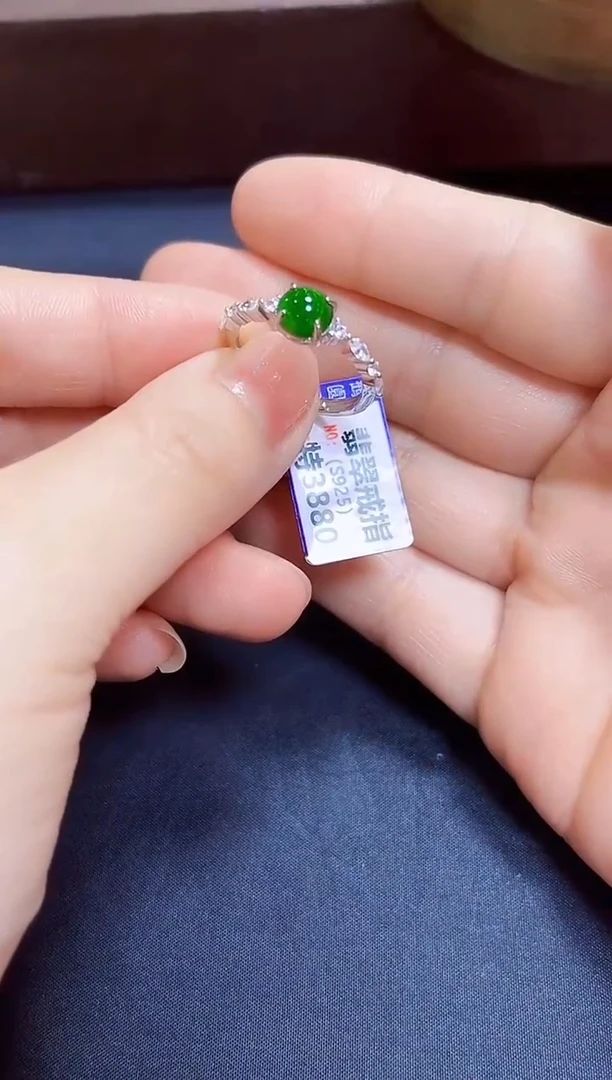 颈饰银S925镶嵌翡翠戒指