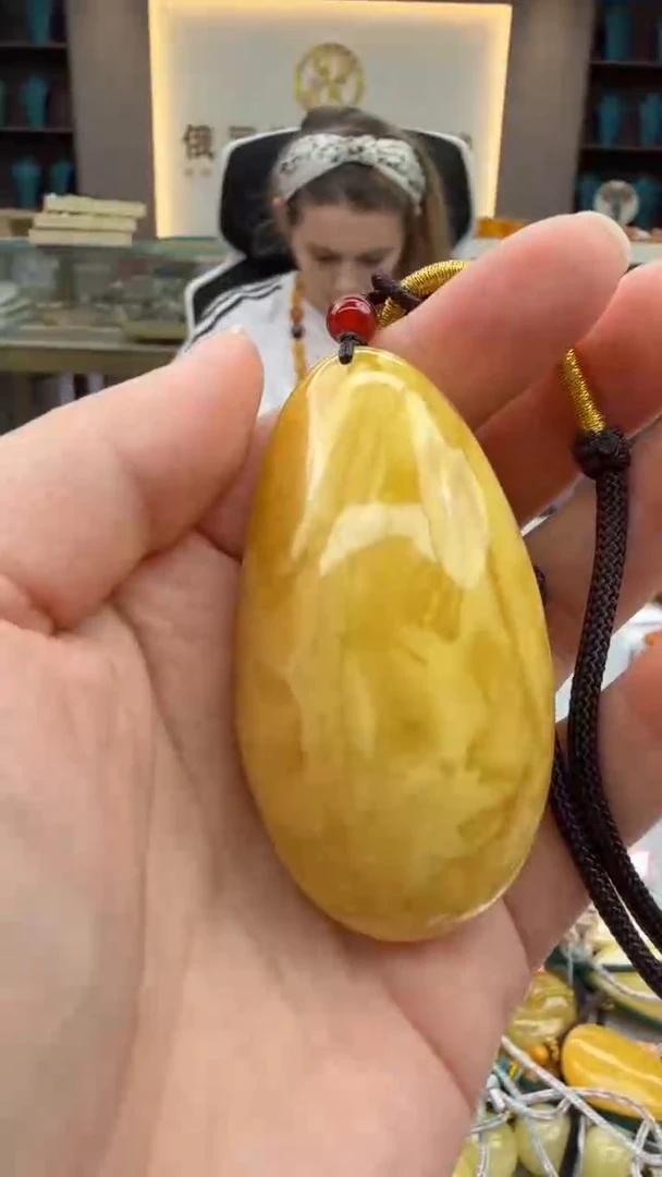 琥珀颈饰未镶嵌549秒拍号 假一罚三