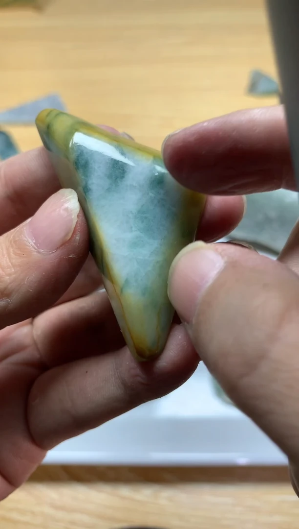 【闪购商品】翡翠颈饰未镶嵌天然翡翠A货