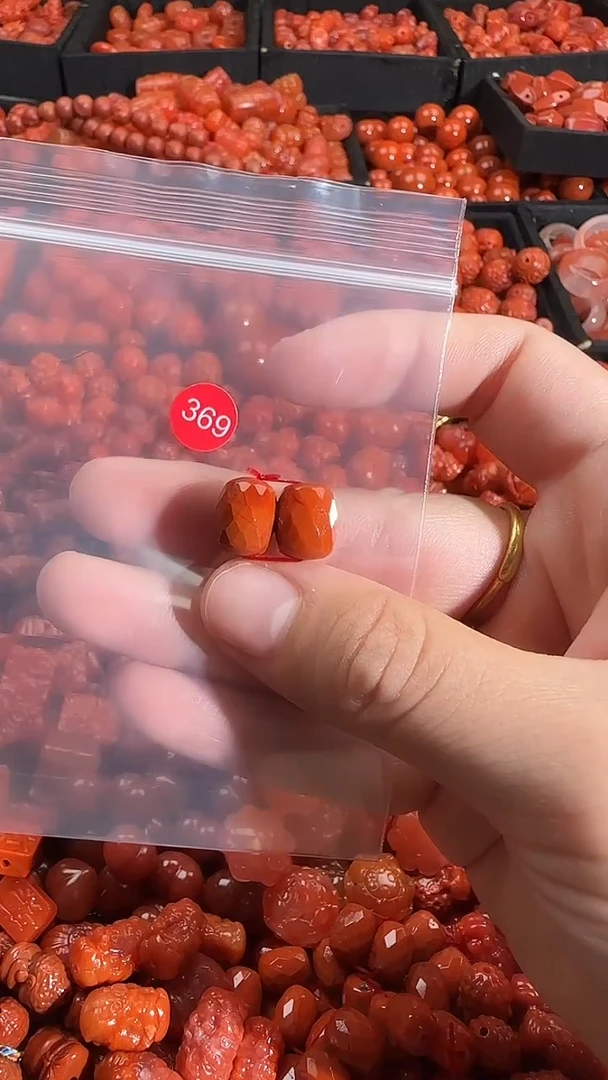 颈饰未镶嵌南红玛瑙1