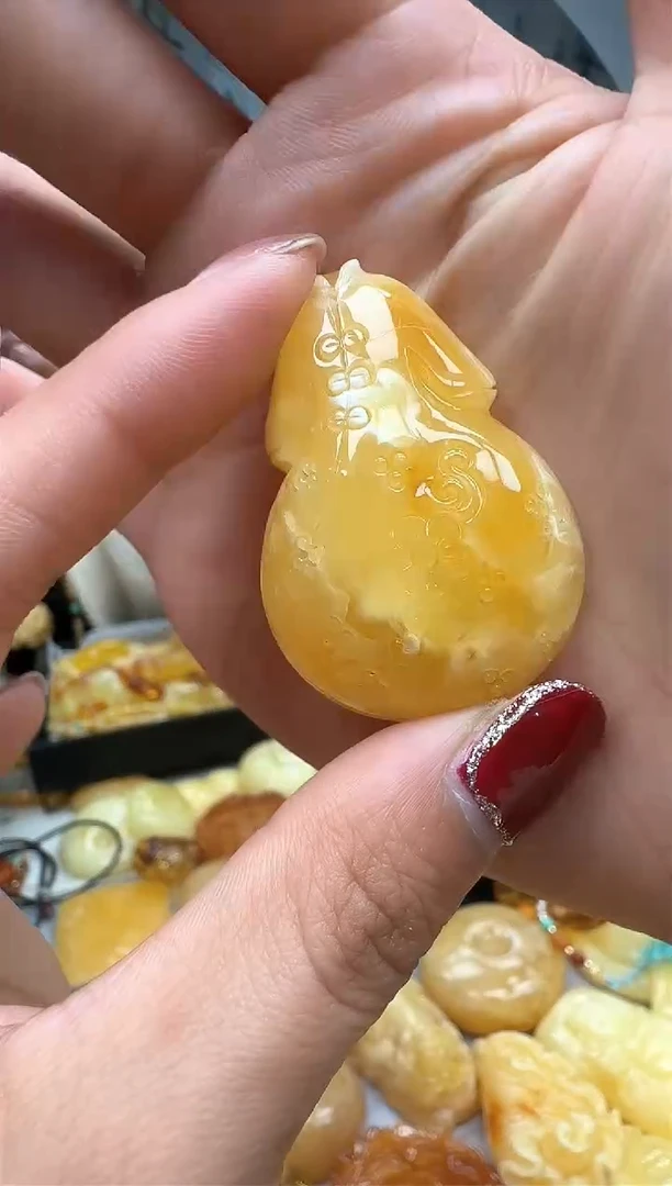 【闪购商品】琥珀裸石未镶嵌挂坠