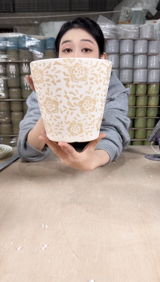 【闪购商品】陶瓷圆筒缩点中号17x16