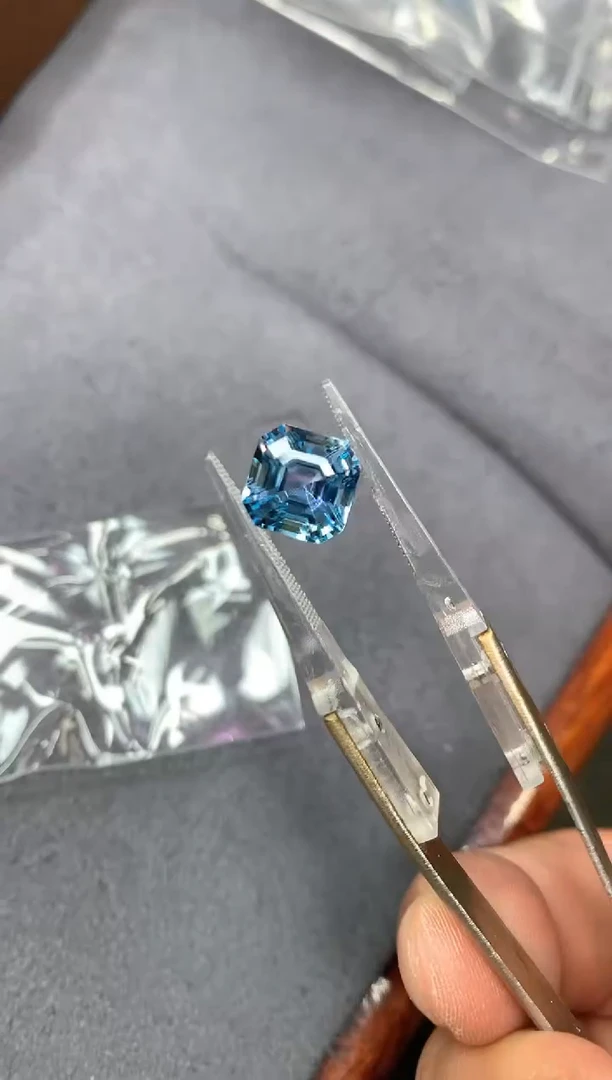 裸石托帕石4ct 多样性发货一粒