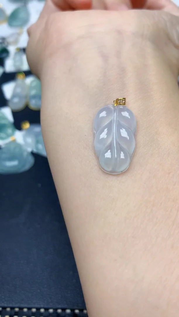 翡翠18K金镶嵌颈饰天然缅甸A货翡翠