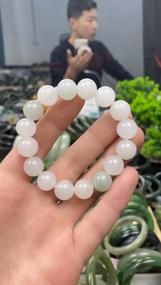 未镶嵌手镯透闪石质玉12mm