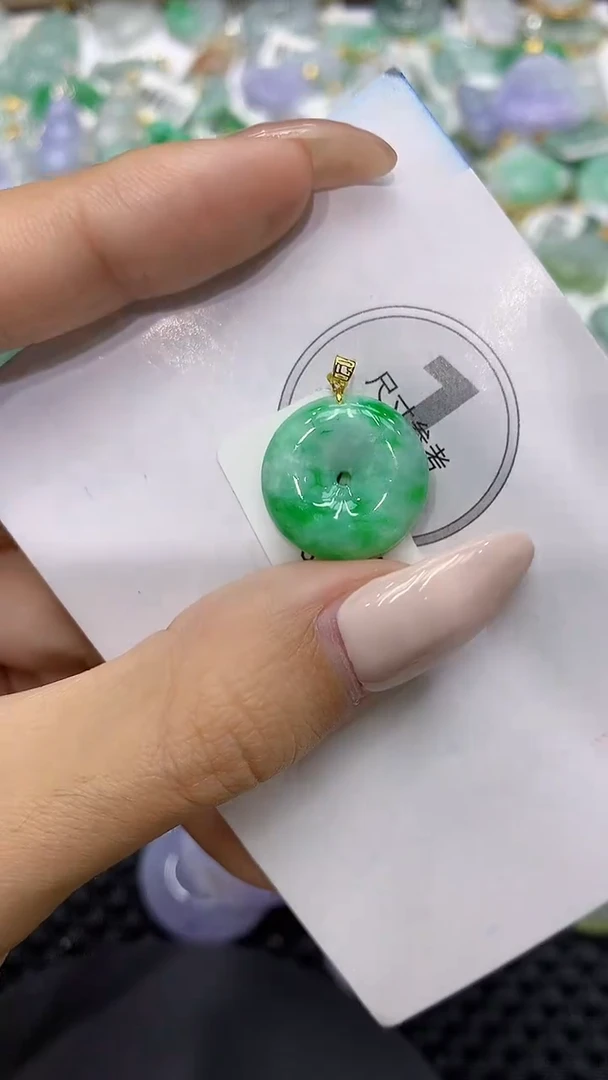 颈饰18K金镶嵌翡翠111111111111