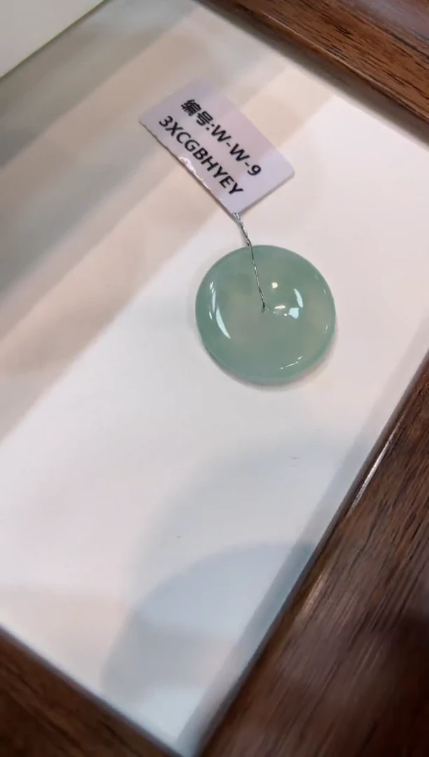 颈饰未镶嵌翡翠平安扣