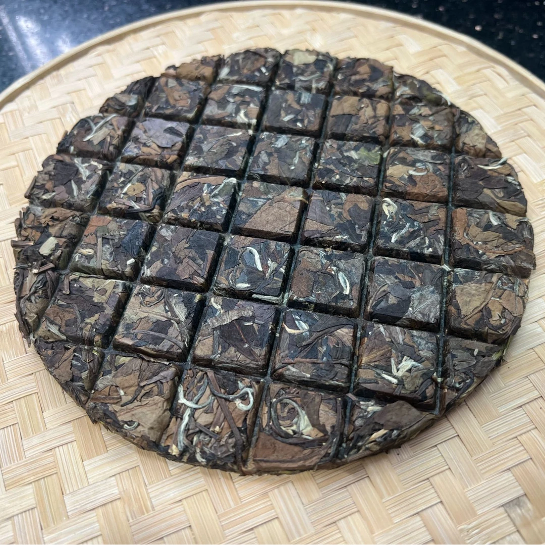 【福利款】 围炉煮茶福鼎白茶2018年格子饼老寿眉紧压茶180克