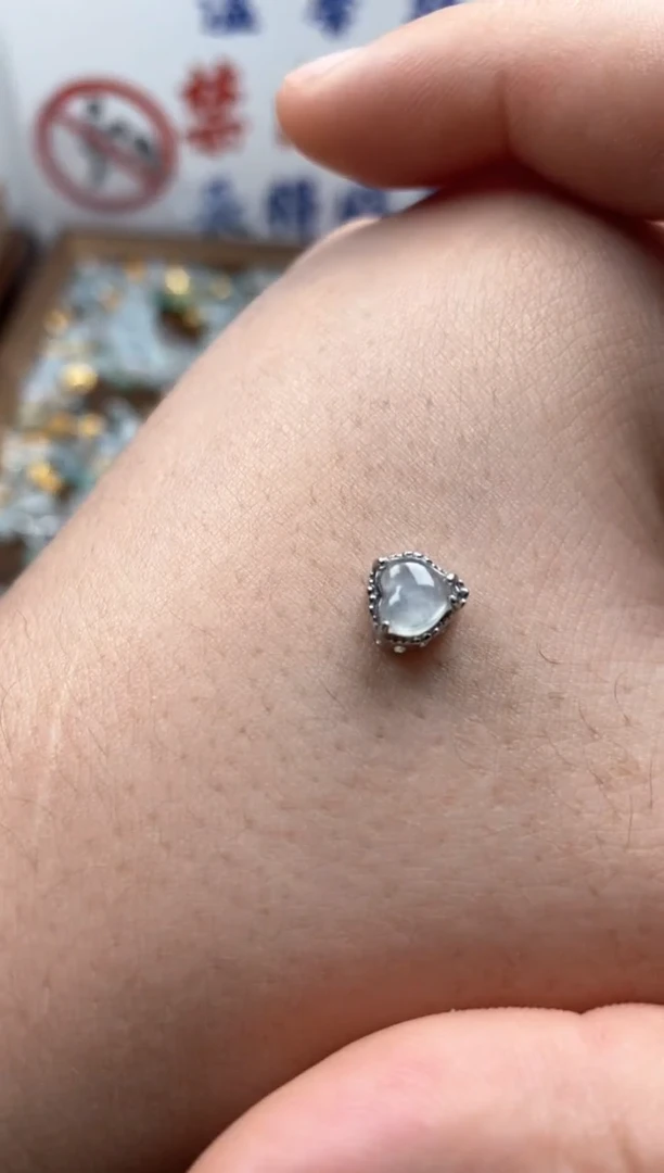 【闪购商品】翡翠颈饰未镶嵌情人节快乐~